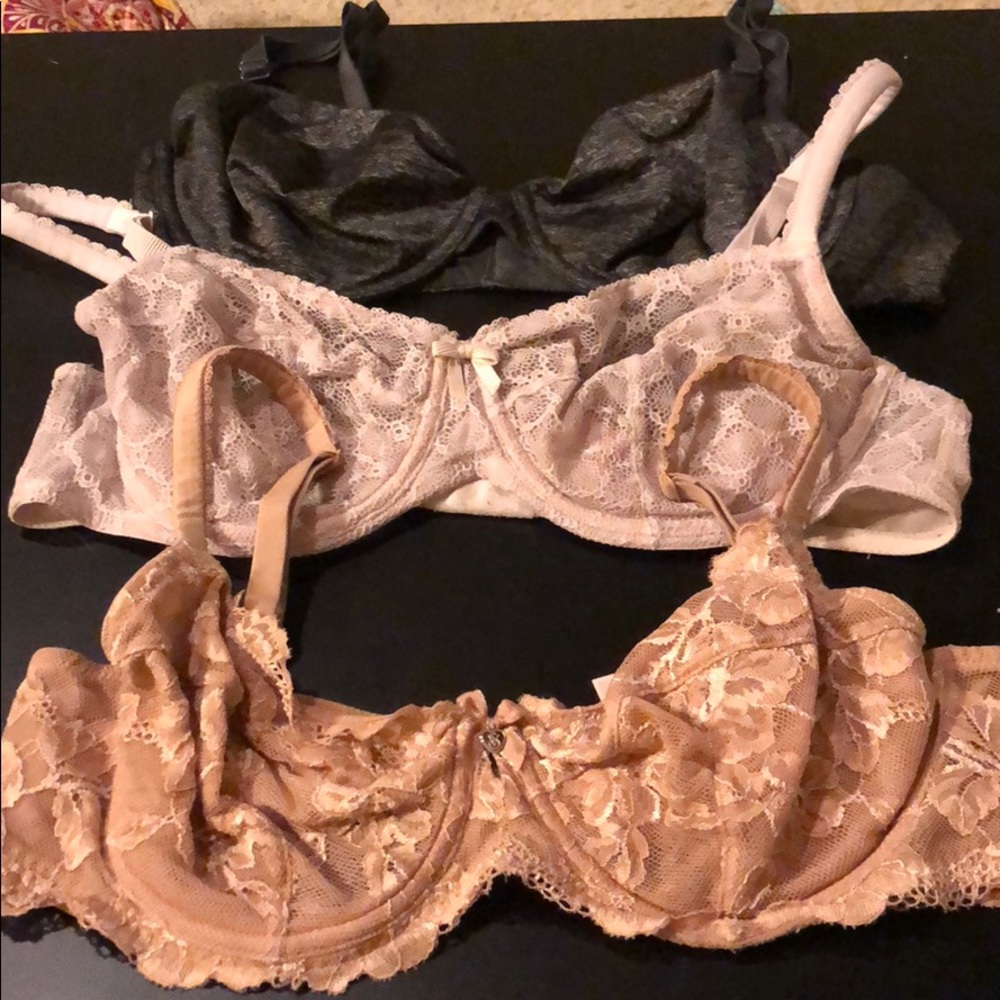 2 Victoria’s Secret unlined bras in 36 D